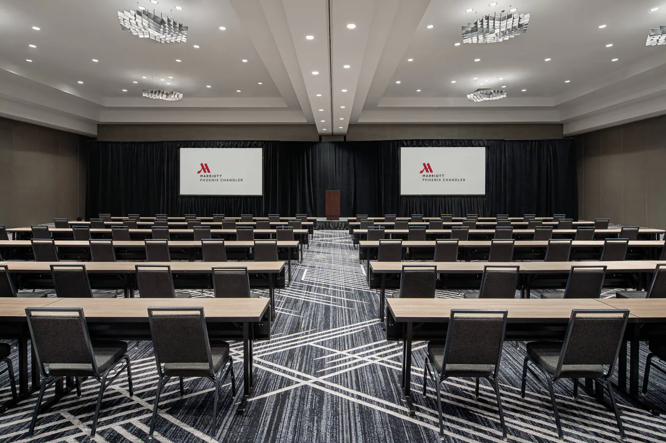 phxml-chandler-ballroom-2067-hor-clsc